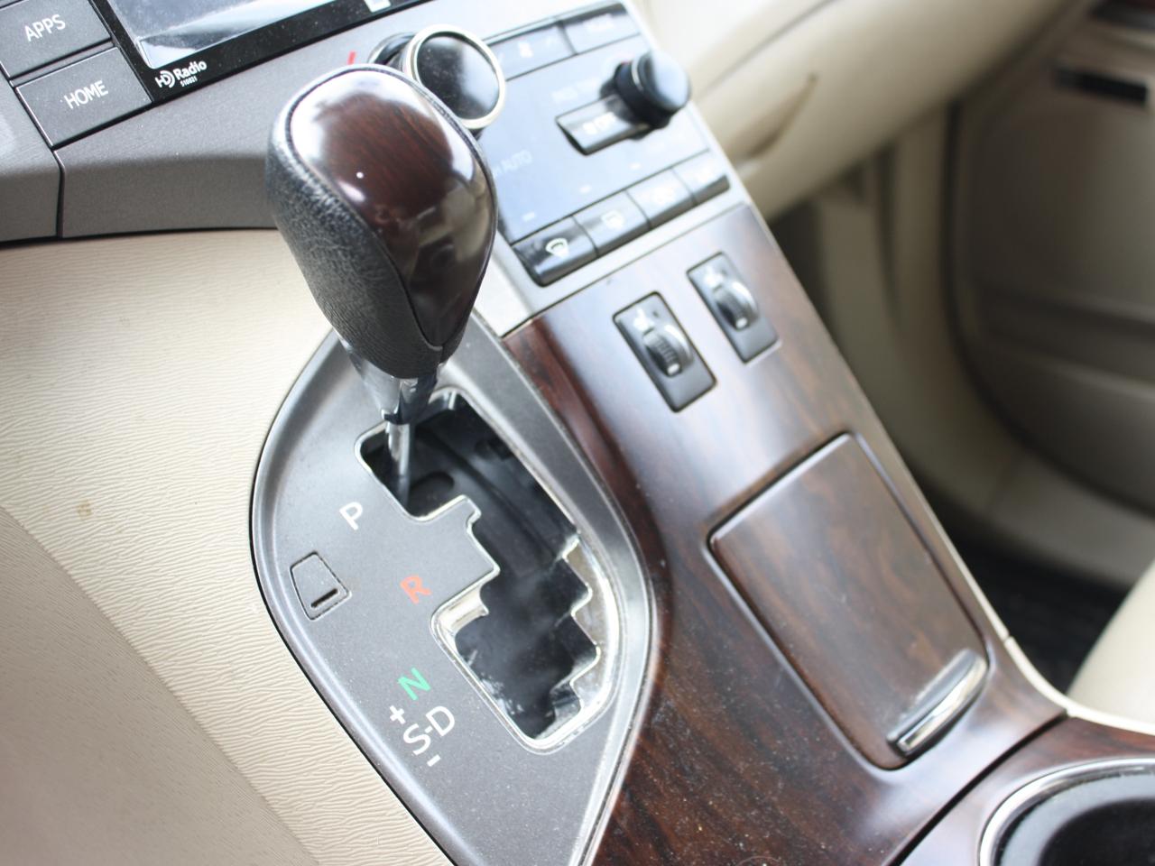 2015 Toyota Venza Limited AWD / Leather / Heated Seats / Sunroof Photo