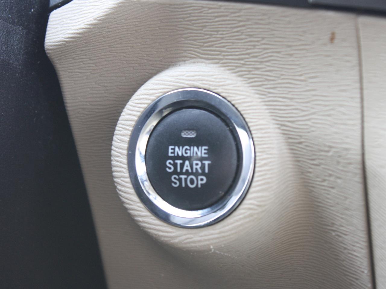 2015 Toyota Venza Limited AWD / Leather / Heated Seats / Sunroof Photo