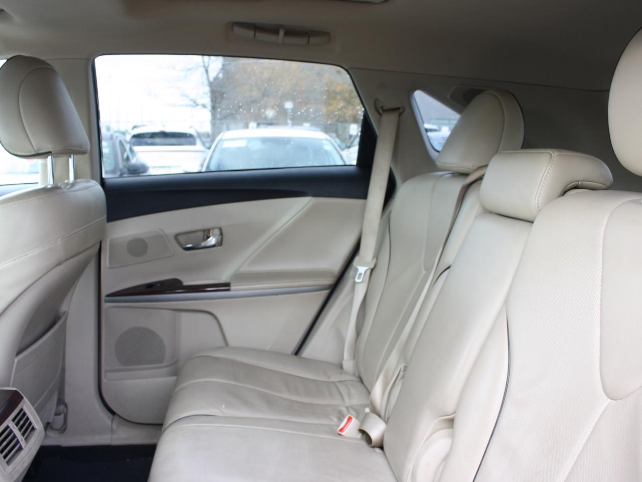 2015 Toyota Venza Limited AWD / Leather / Heated Seats / Sunroof Photo