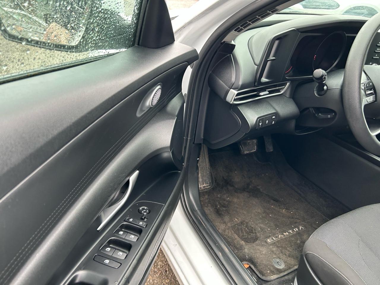 2022 Hyundai Elantra Essential IVT Photo