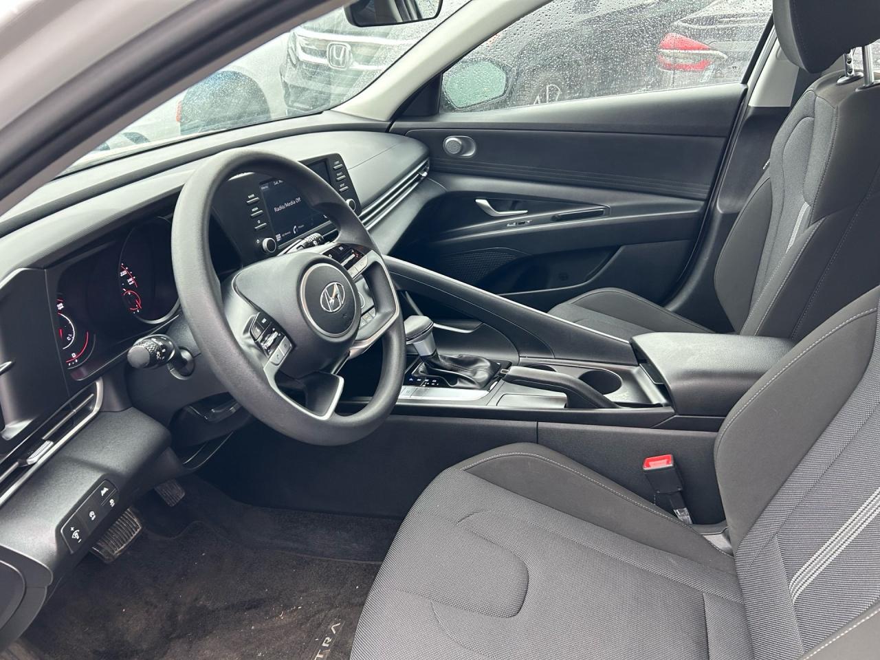 2022 Hyundai Elantra Essential IVT Photo