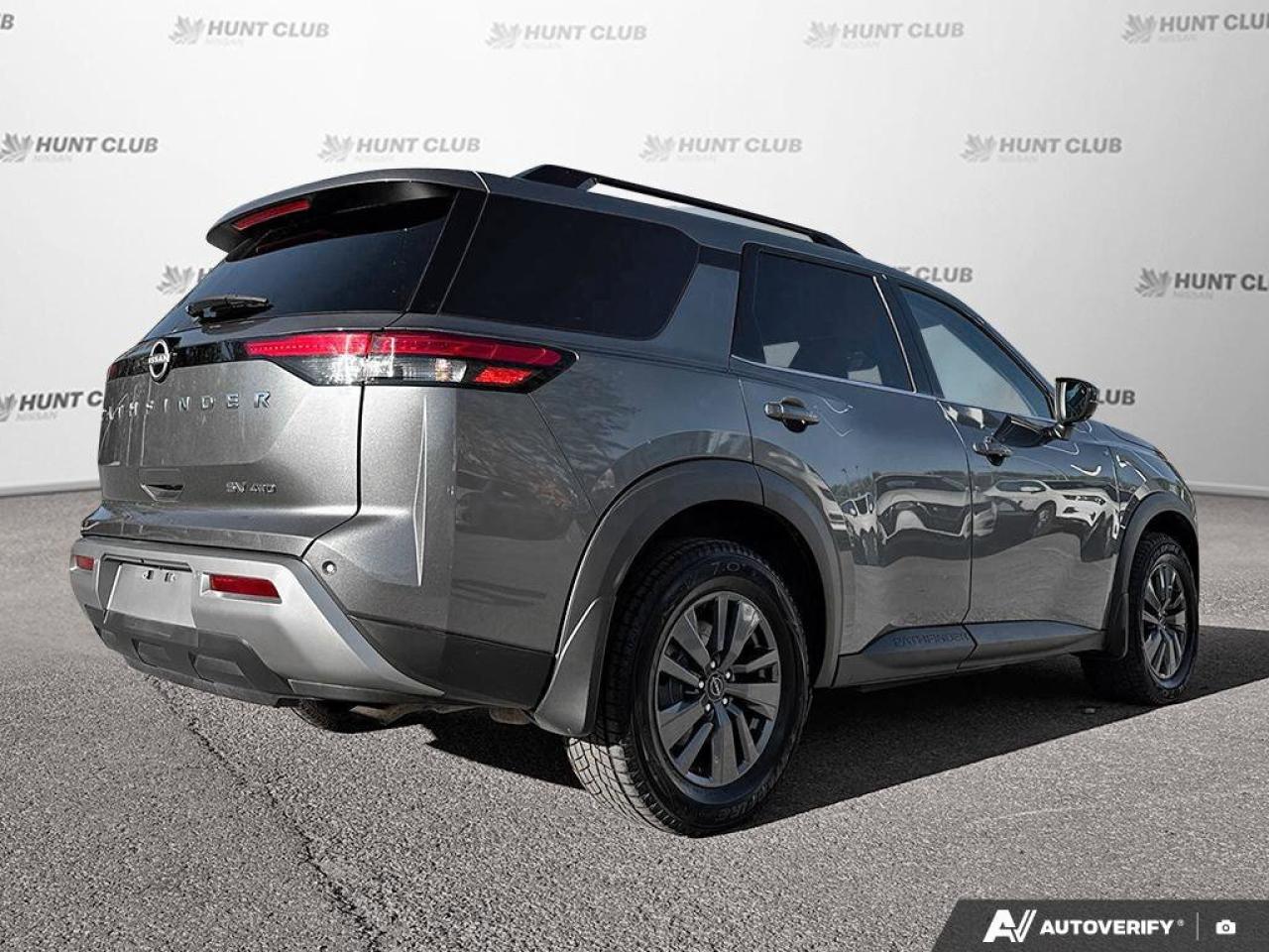 2024 Nissan Pathfinder SV Photo