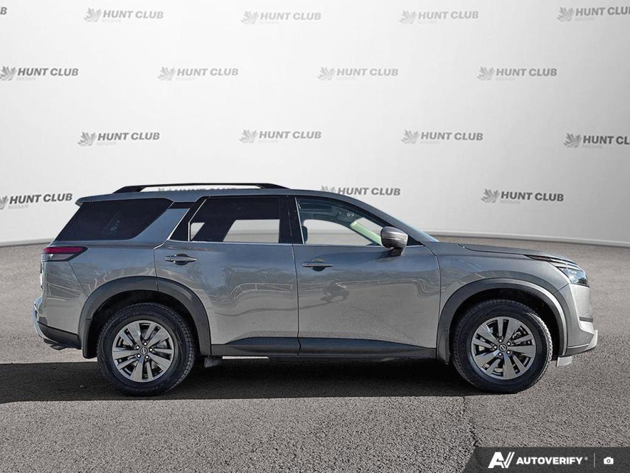 2024 Nissan Pathfinder SV Photo