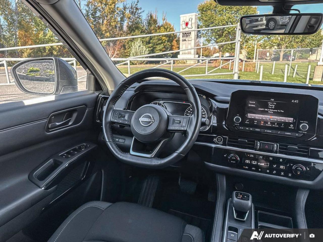 2024 Nissan Pathfinder SV Photo