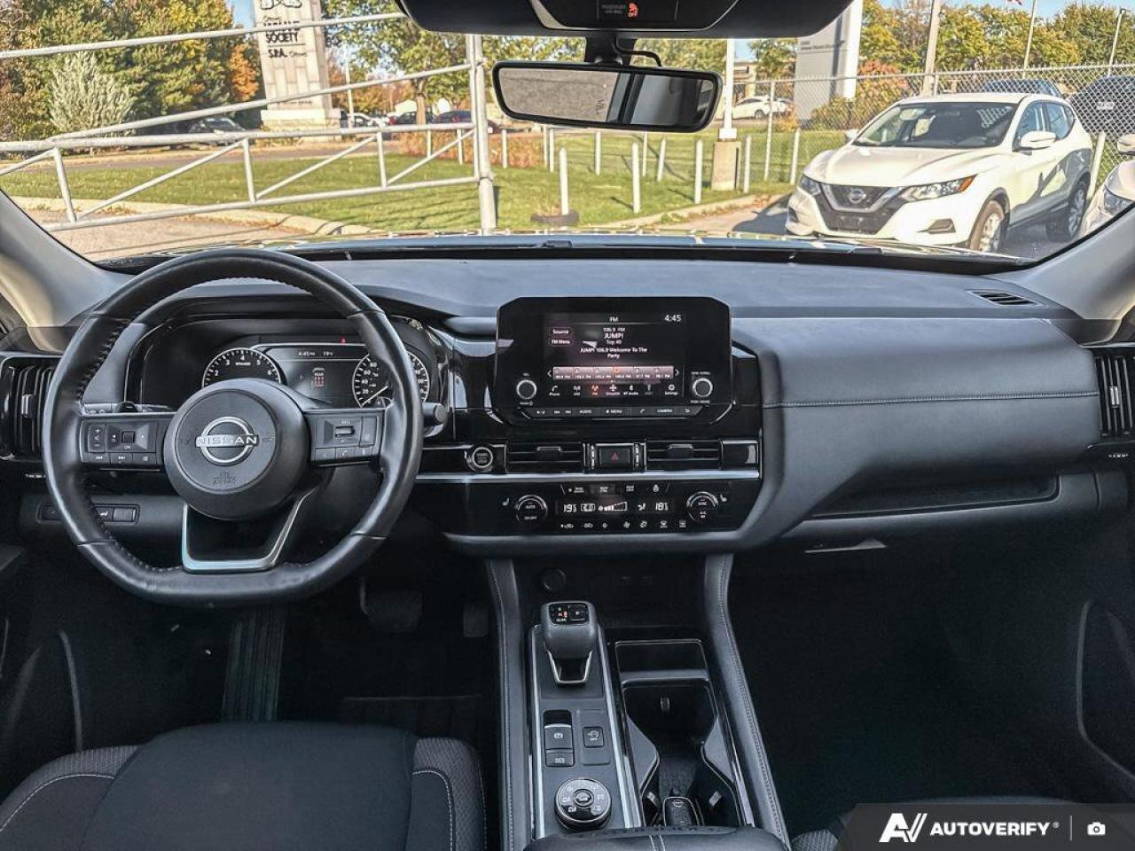 2024 Nissan Pathfinder SV Photo