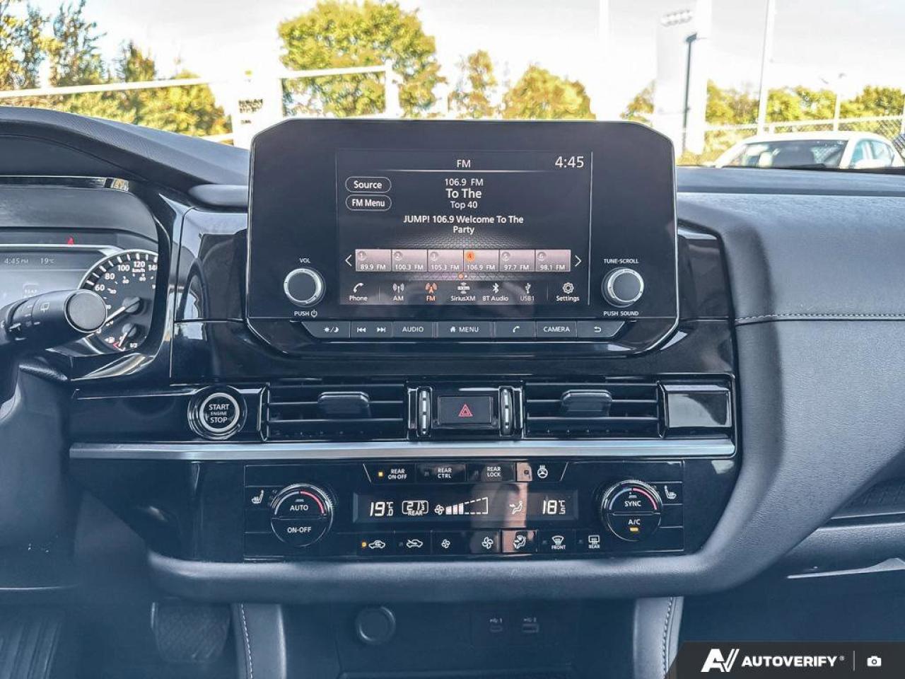 2024 Nissan Pathfinder SV Photo