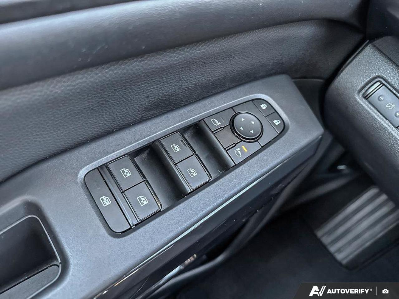 2024 Nissan Pathfinder SV Photo