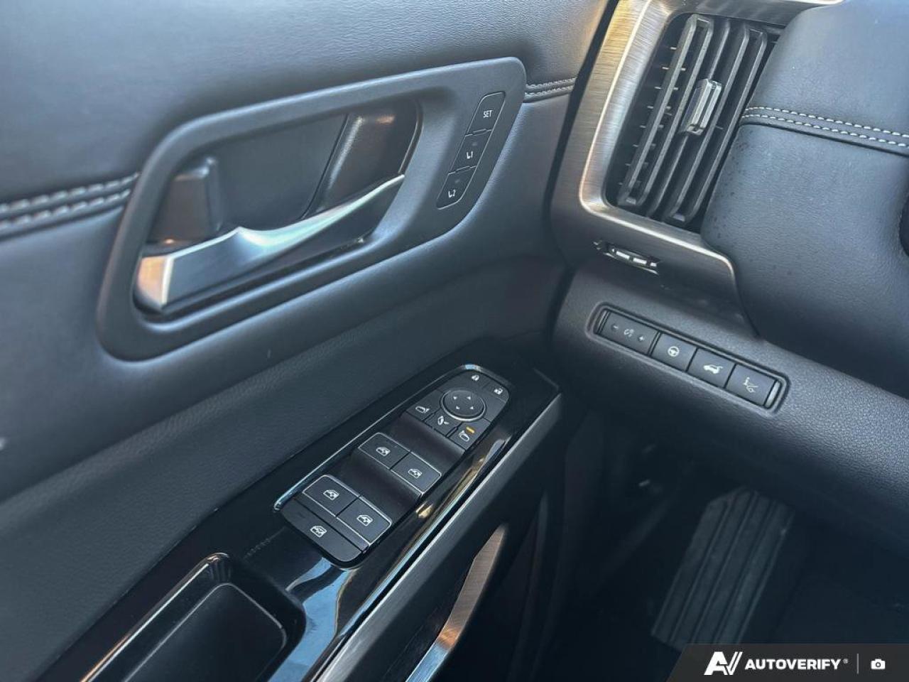 2024 Nissan Pathfinder Platinum Photo