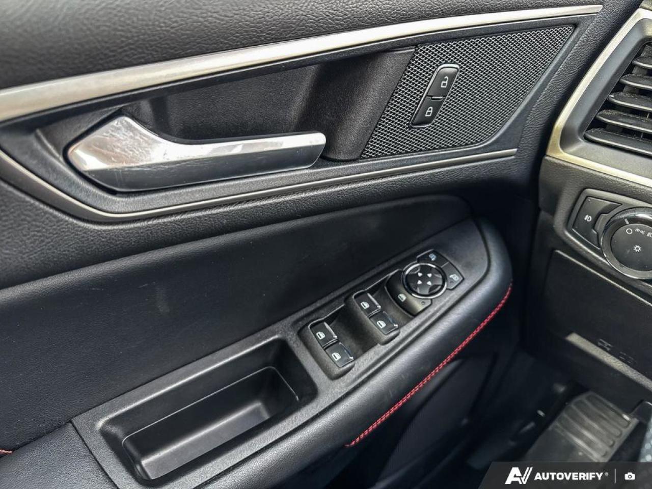 2021 Ford Edge SEL Photo