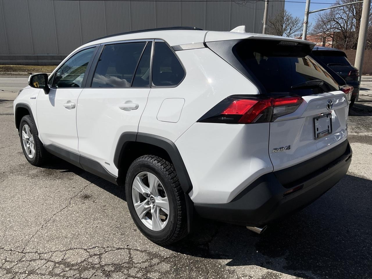 2021 Toyota RAV4 Hybrid LE - ALLOYS! BACK-UP CAM! BSM! Photo