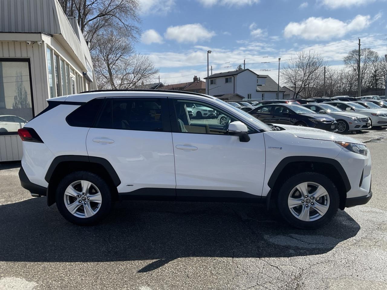 2021 Toyota RAV4 Hybrid LE - ALLOYS! BACK-UP CAM! BSM! Photo
