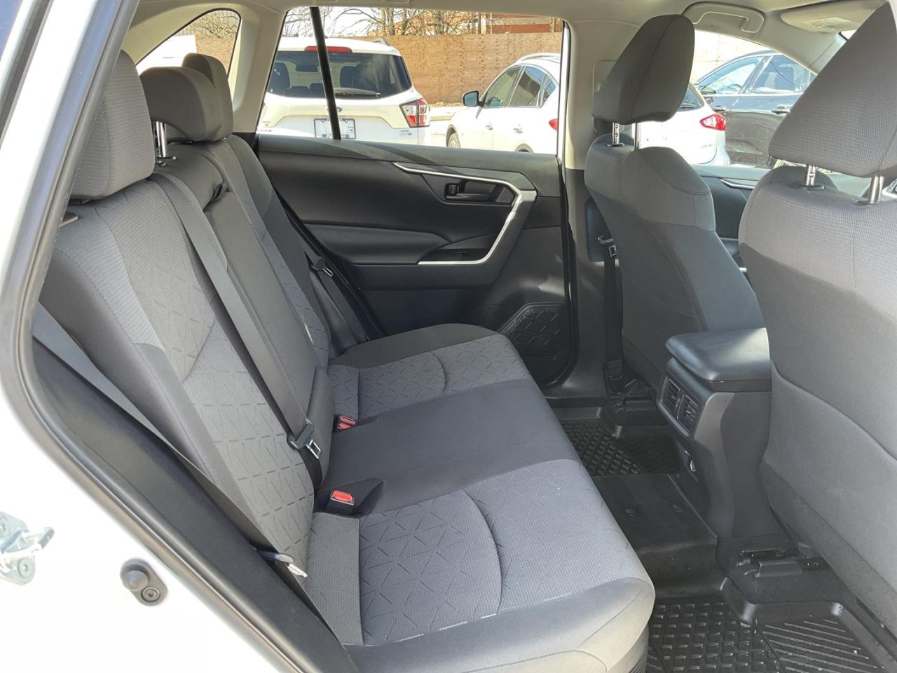 2021 Toyota RAV4 Hybrid LE - ALLOYS! BACK-UP CAM! BSM! Photo