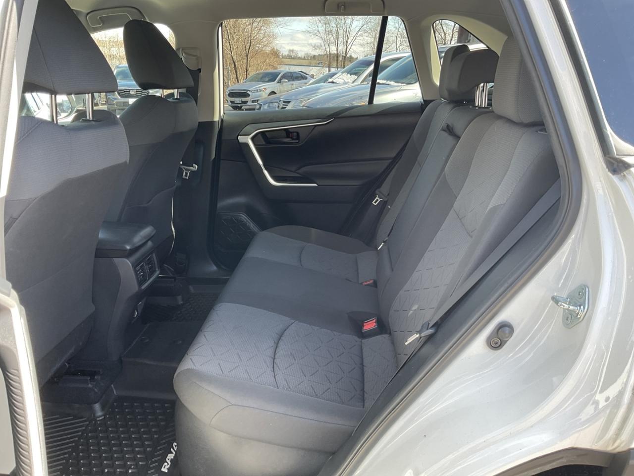 2021 Toyota RAV4 Hybrid LE - ALLOYS! BACK-UP CAM! BSM! Photo