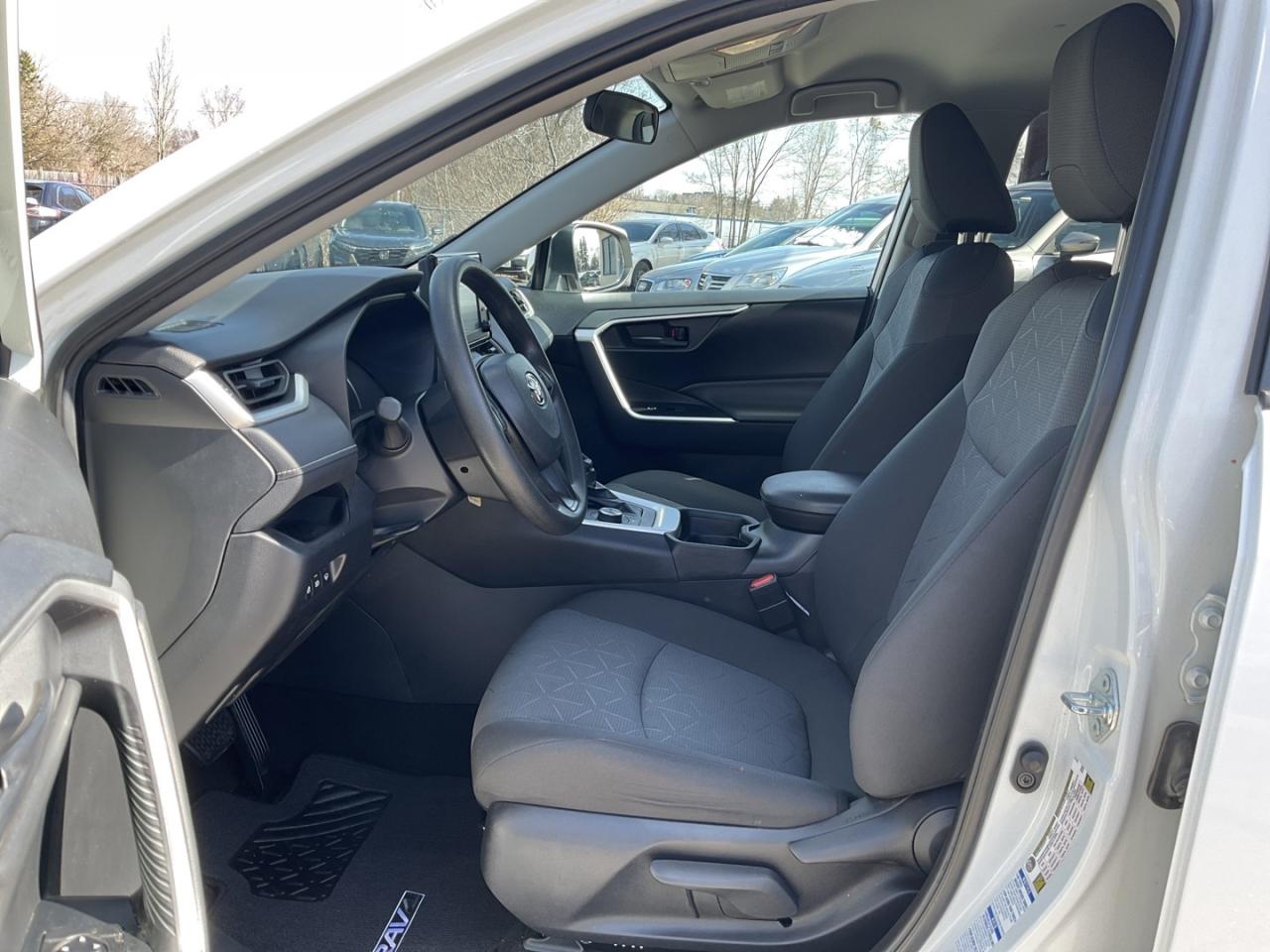 2021 Toyota RAV4 Hybrid LE - ALLOYS! BACK-UP CAM! BSM! Photo