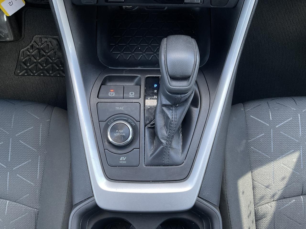 2021 Toyota RAV4 Hybrid LE - ALLOYS! BACK-UP CAM! BSM! Photo