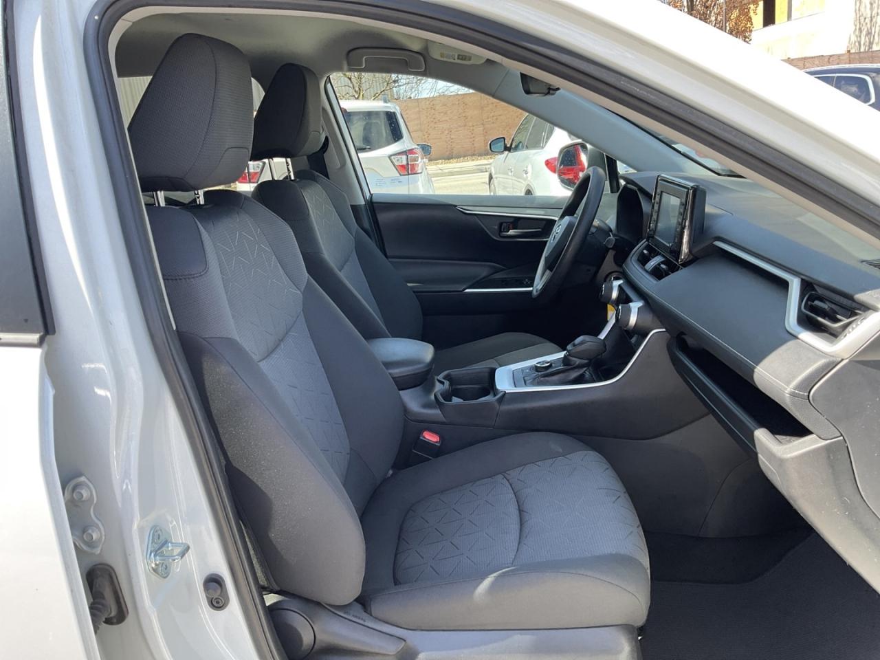 2021 Toyota RAV4 Hybrid LE - ALLOYS! BACK-UP CAM! BSM! Photo