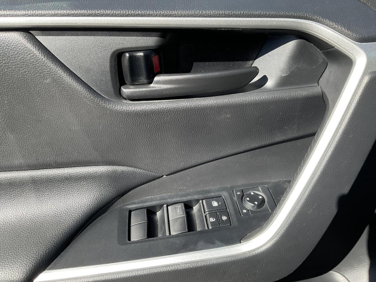 2021 Toyota RAV4 LE AWD - BACK-UP CAM! BSM! CAR PLAY! Photo