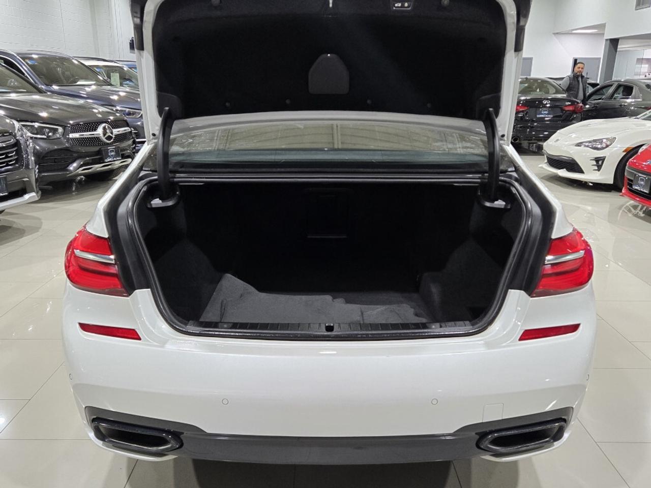 2019 BMW 750i xDrive M-Sport No Accidents Navi 20 M Sport Wheels HUD Br Photo