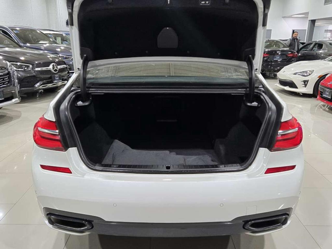 2019 BMW 7 Series M-Sport No Accidents Navi 20 M Sport Wheels HUD Bronze Calipers Photo
