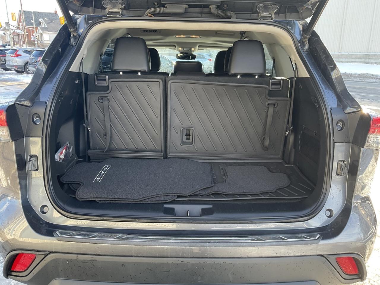 2020 Toyota Highlander XLE AWD V6 - LTHR! BACK-UP CAM! BSM! 8 PASS! CAR P Photo