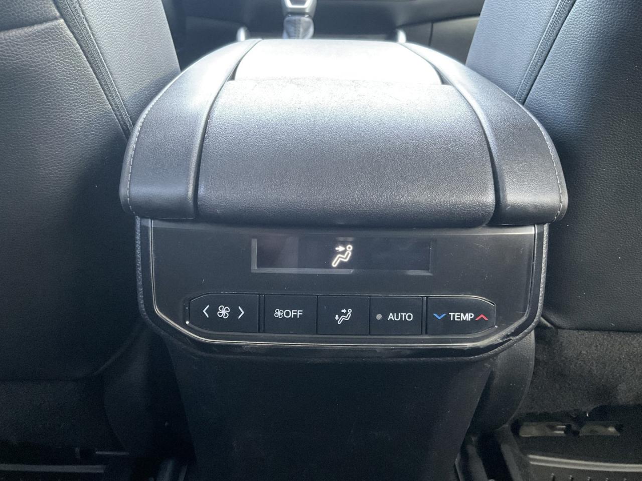 2020 Toyota Highlander XLE AWD V6 - LTHR! BACK-UP CAM! BSM! 8 PASS! CAR P Photo