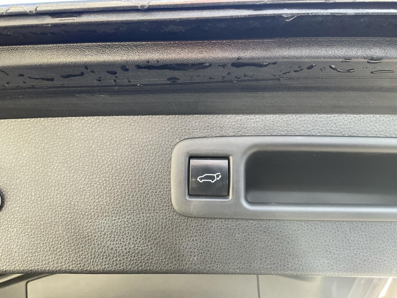 2020 Toyota Highlander XLE AWD V6 - LTHR! BACK-UP CAM! BSM! 8 PASS! CAR P Photo