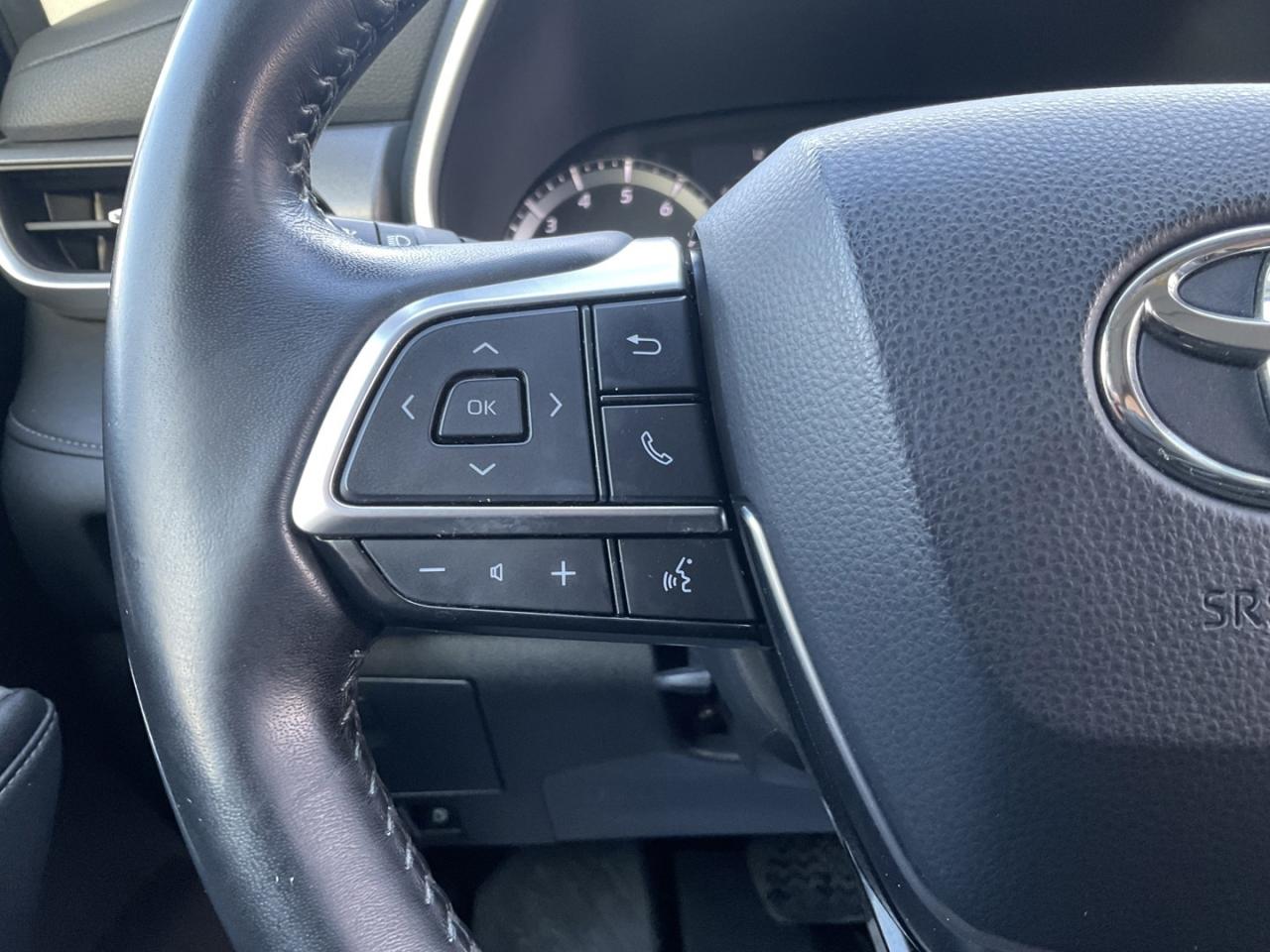 2020 Toyota Highlander XLE AWD V6 - LTHR! BACK-UP CAM! BSM! 8 PASS! CAR P Photo