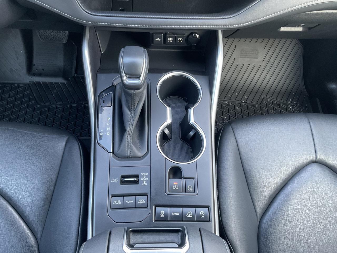 2020 Toyota Highlander XLE AWD V6 - LTHR! BACK-UP CAM! BSM! 8 PASS! CAR P Photo