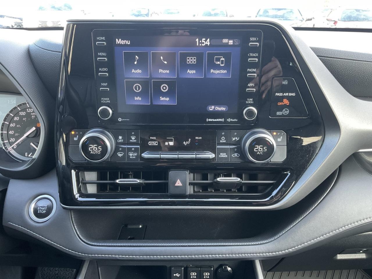 2020 Toyota Highlander XLE AWD V6 - LTHR! BACK-UP CAM! BSM! 8 PASS! CAR P Photo