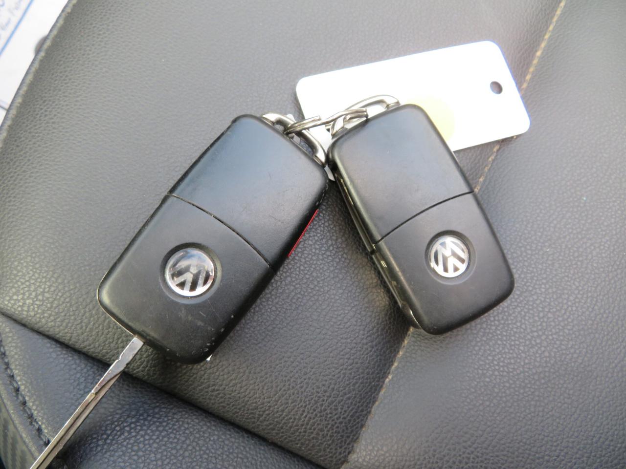 2015 Volkswagen Beetle 2dr Conv 1.8 TSI Auto Trendline+ Photo