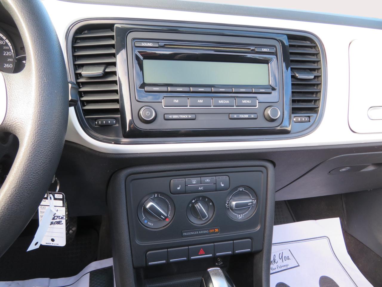 2015 Volkswagen Beetle 2dr Conv 1.8 TSI Auto Trendline+ Photo