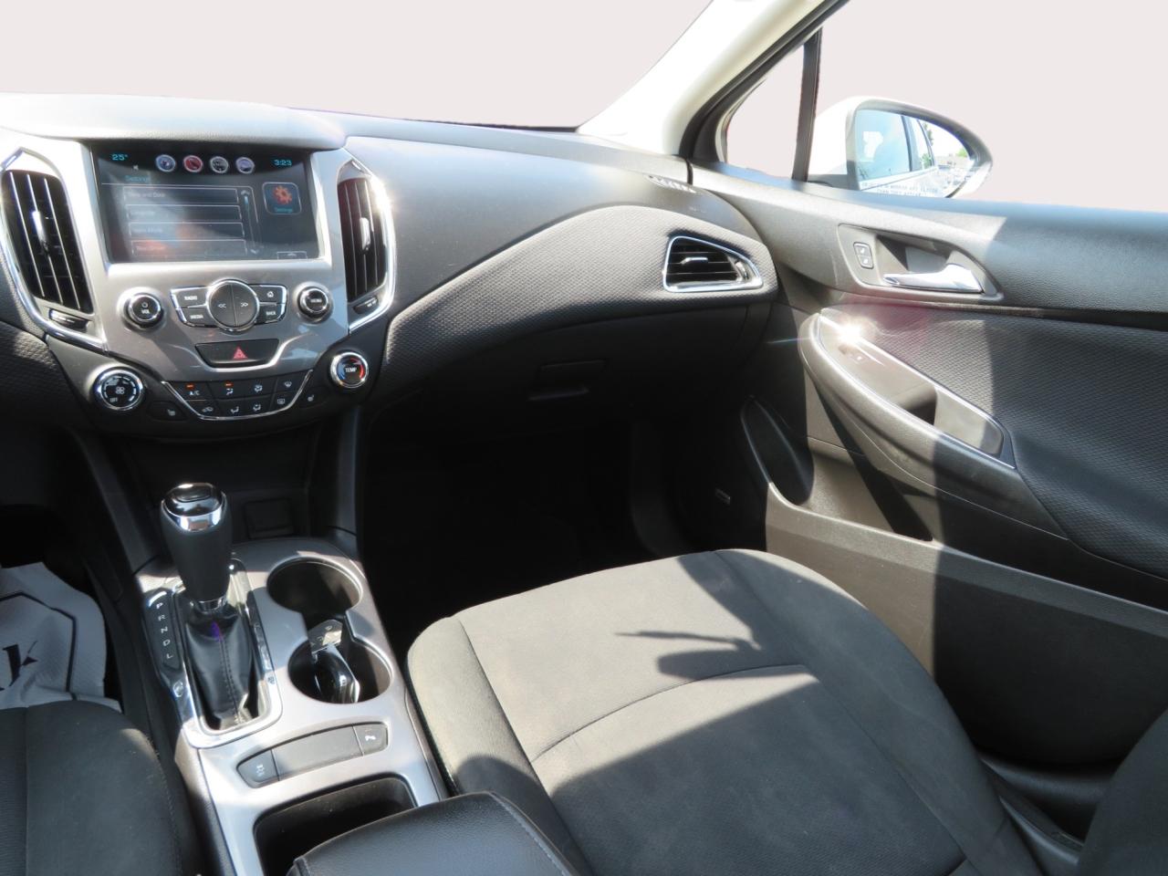 2017 Chevrolet Cruze 4dr Sdn 1.4L LT w/1SD Photo