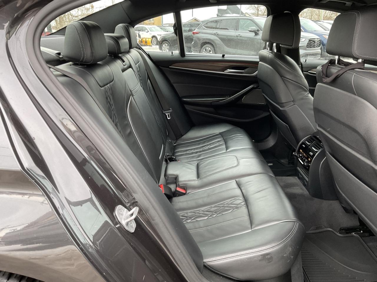 2017 BMW 5 Series 530i xDrive - M-PKG! LTHR! NAV! BACK-UP CAM! HUD! Photo