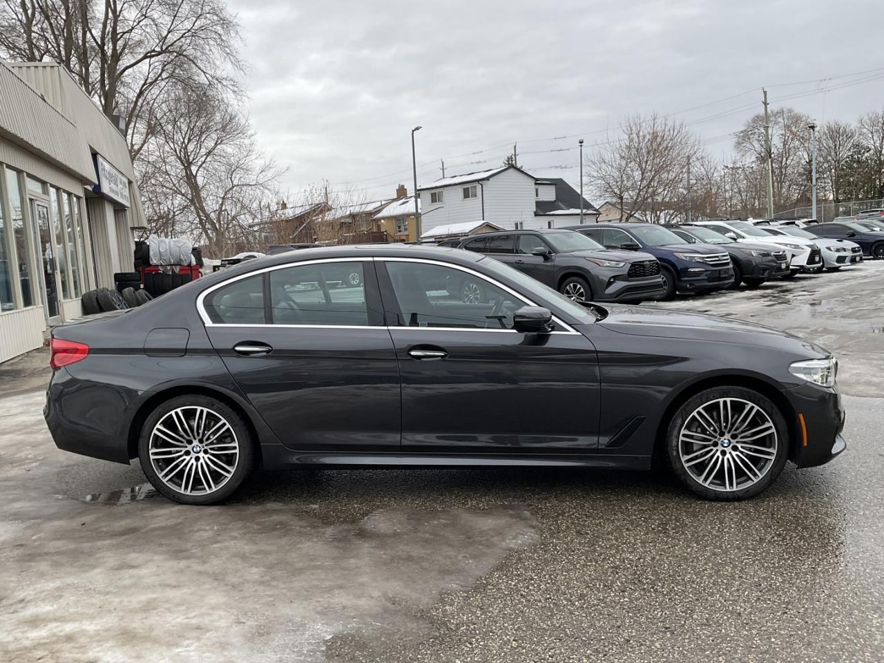 2017 BMW 5 Series 530i xDrive - M-PKG! LTHR! NAV! BACK-UP CAM! HUD! Photo