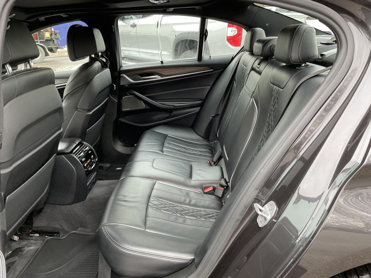 2017 BMW 5 Series 530i xDrive - M-PKG! LTHR! NAV! BACK-UP CAM! HUD! Photo