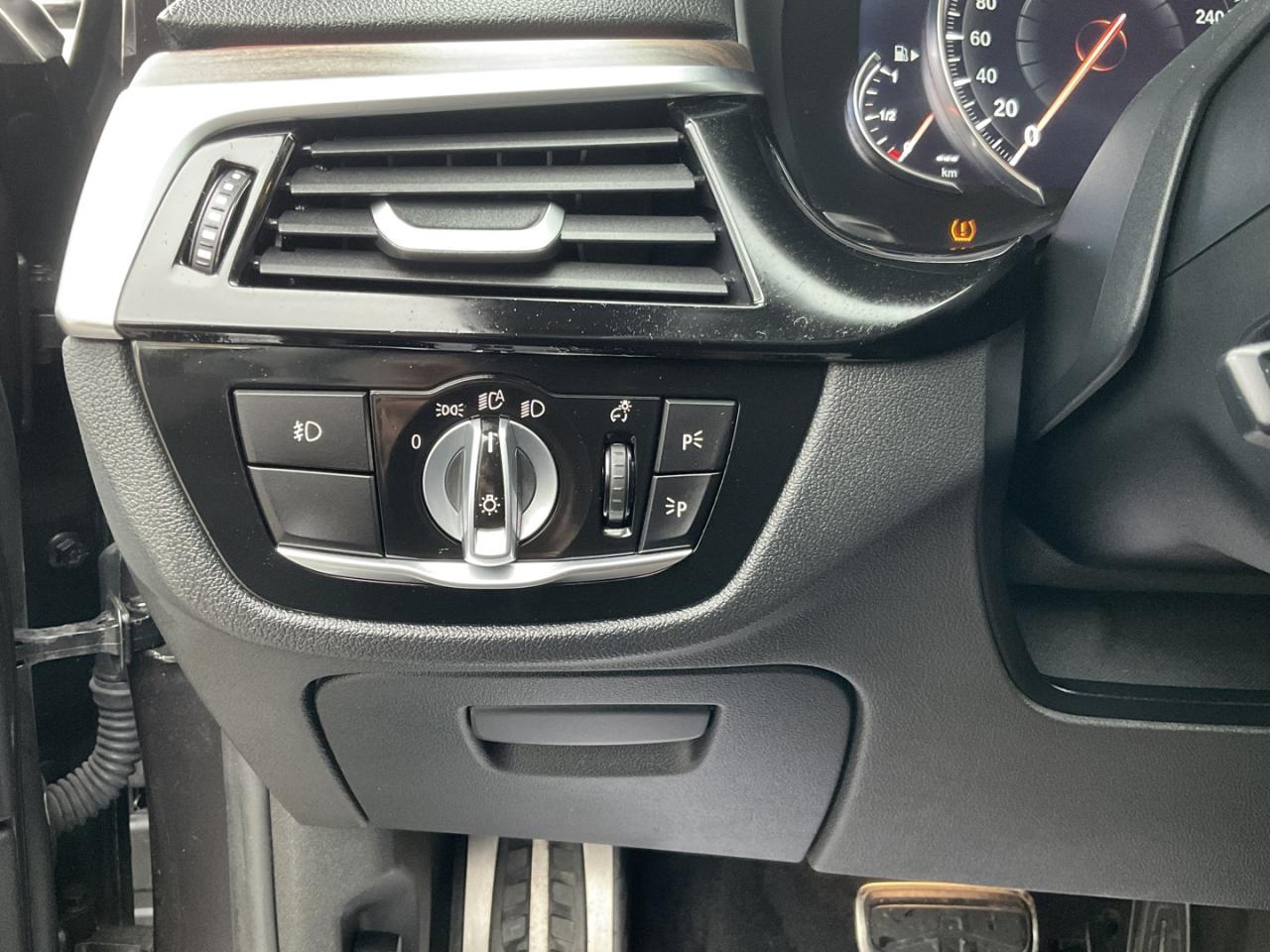 2017 BMW 5 Series 530i xDrive - M-PKG! LTHR! NAV! BACK-UP CAM! HUD! Photo