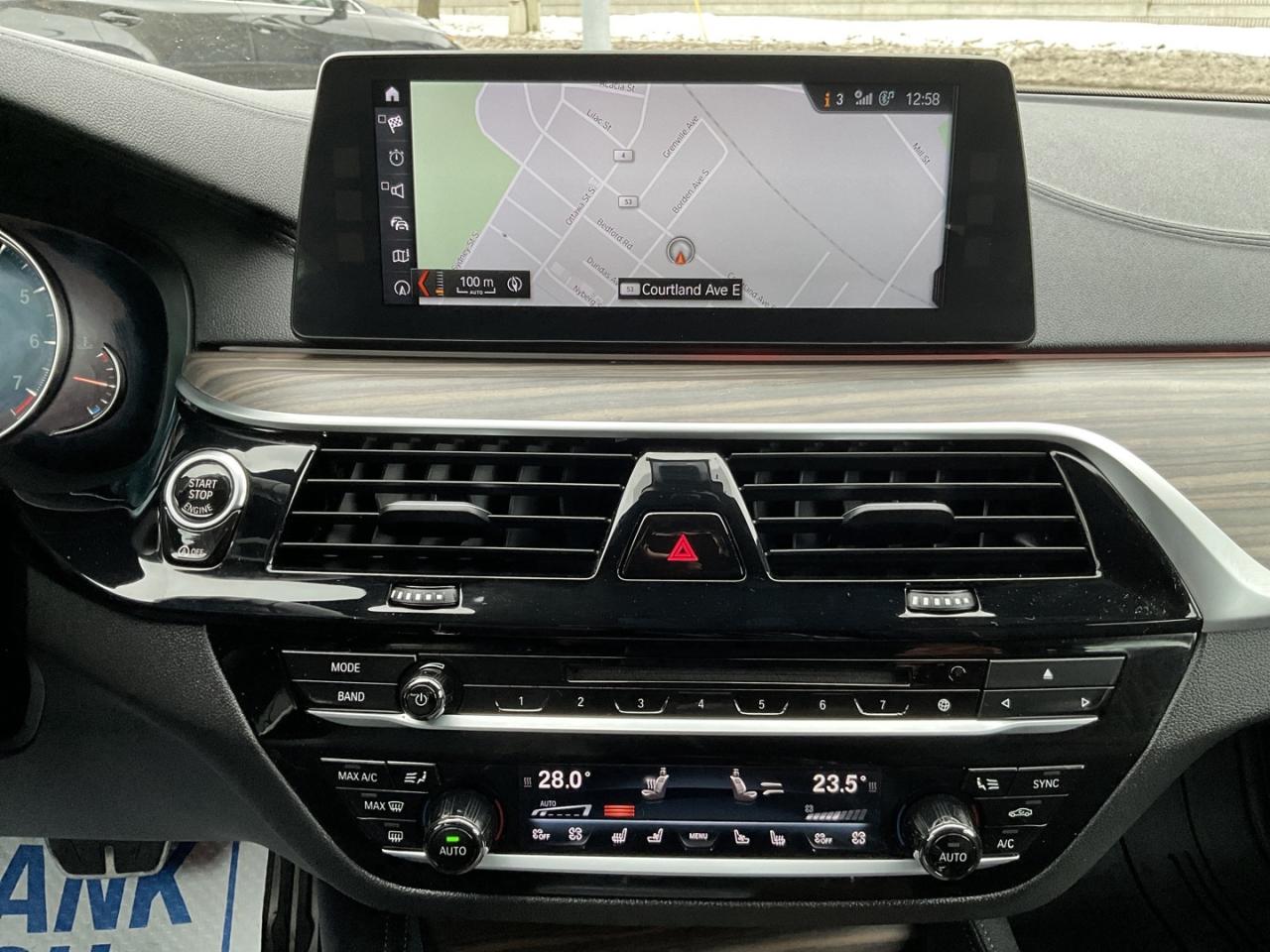 2017 BMW 5 Series 530i xDrive - M-PKG! LTHR! NAV! BACK-UP CAM! HUD! Photo