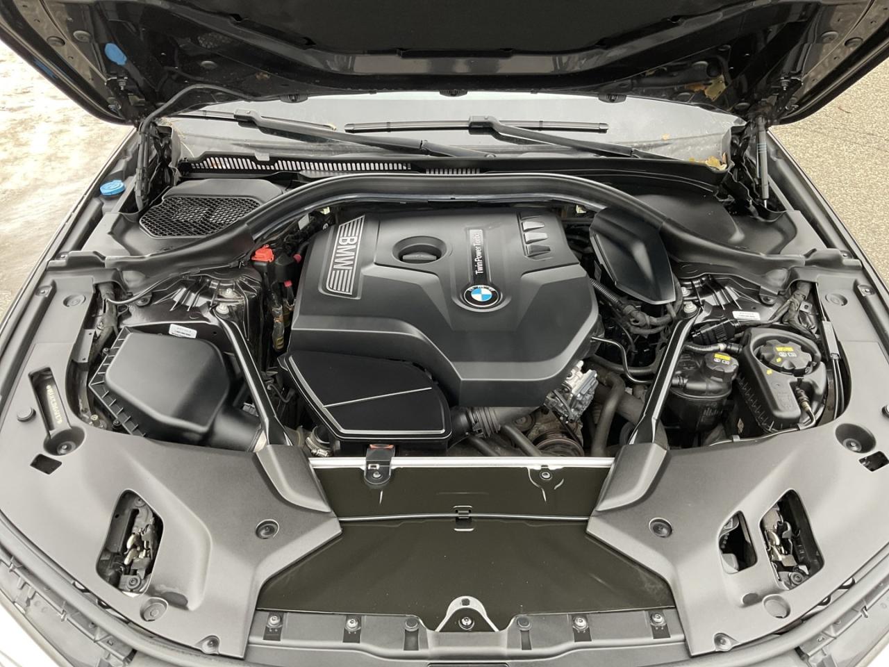 2017 BMW 5 Series 530i xDrive - M-PKG! LTHR! NAV! BACK-UP CAM! HUD! Photo