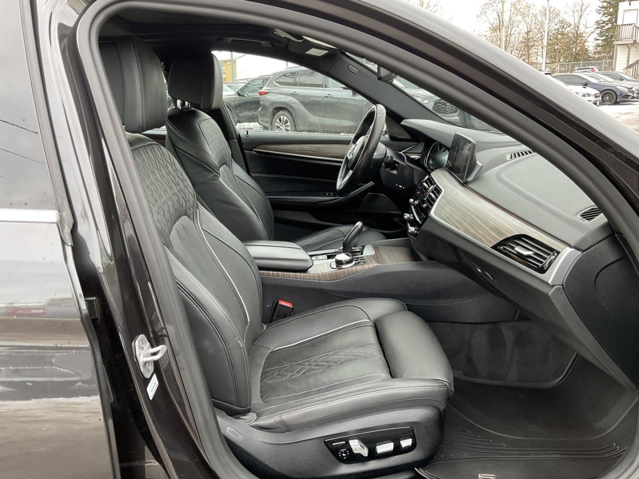 2017 BMW 5 Series 530i xDrive - M-PKG! LTHR! NAV! BACK-UP CAM! HUD! Photo