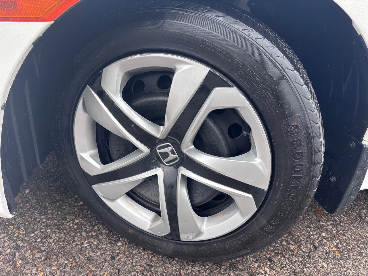 2016 Honda Civic 6 SPD ULTRA LOW KMS! - Photo #2