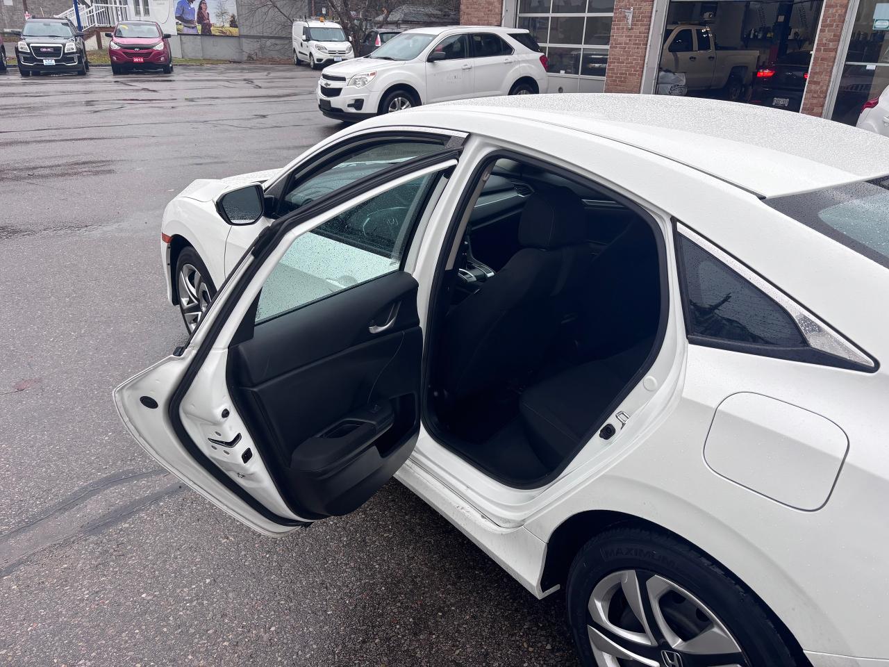 2016 Honda Civic 6 SPD ULTRA LOW KMS! - Photo #12