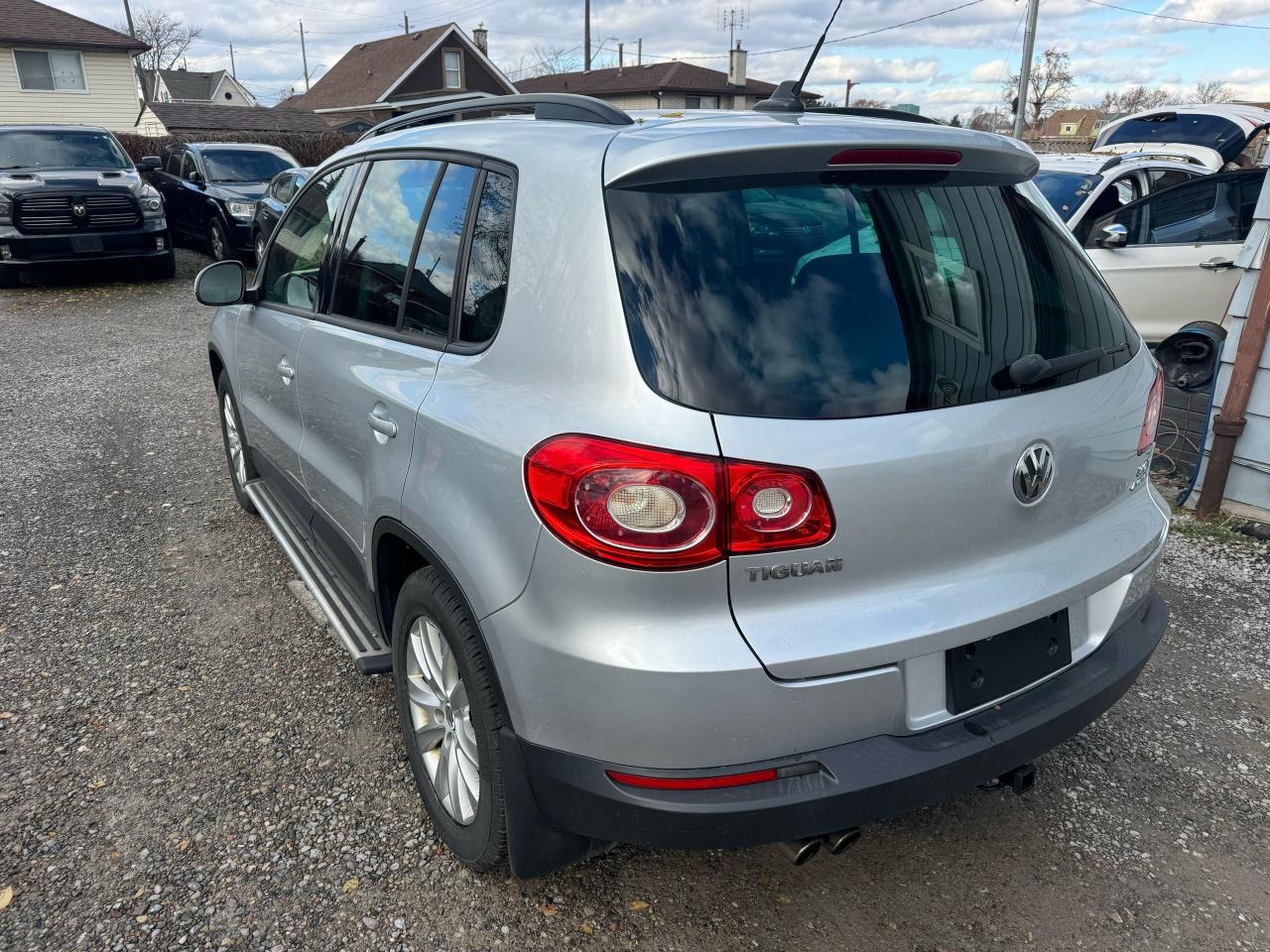 2010 Volkswagen Tiguan COMFORTLINE - Photo #4