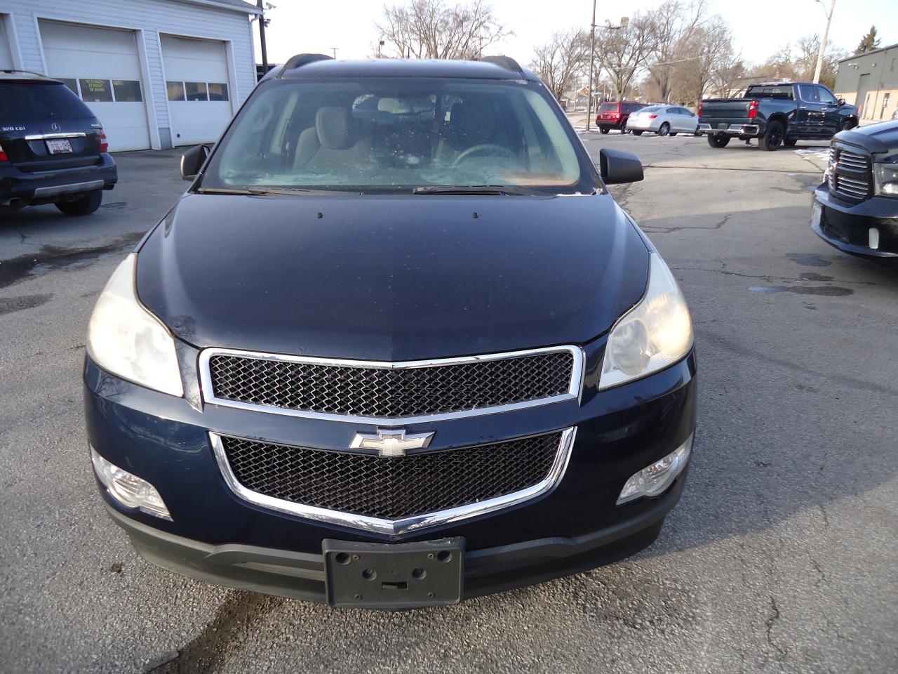 2011 Chevrolet Traverse FWD 4dr LS Photo2