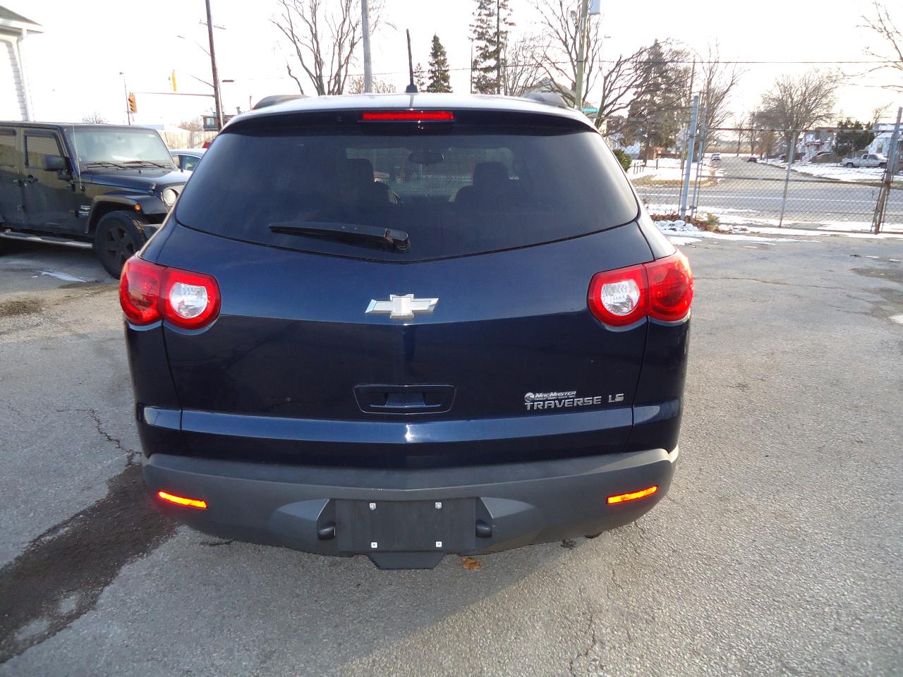 2011 Chevrolet Traverse FWD 4dr LS Photo3