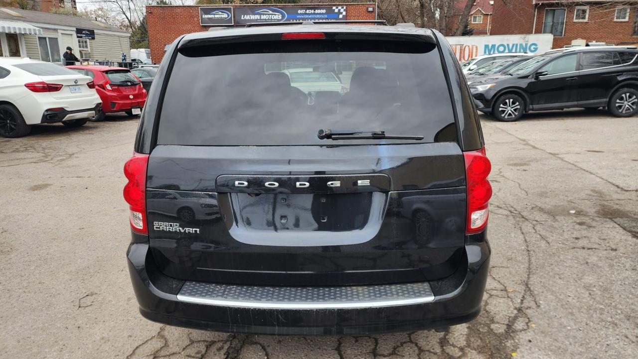 2013 Dodge Grand Caravan SXT Photo4