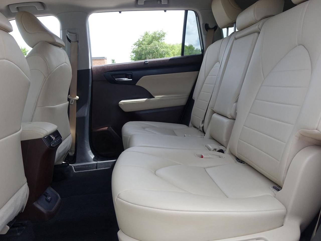 2021 Toyota Highlander XLE MODEL, AWD, 8 PASSENGER, LEATHER SEATS, SUNROO - Photo #10