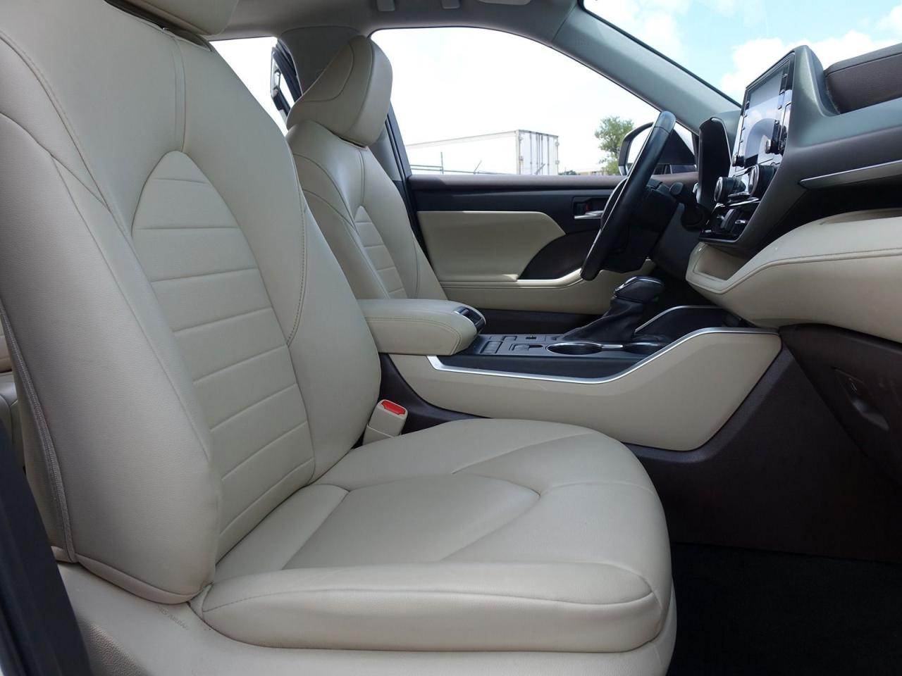 2021 Toyota Highlander XLE MODEL, AWD, 8 PASSENGER, LEATHER SEATS, SUNROO - Photo #12