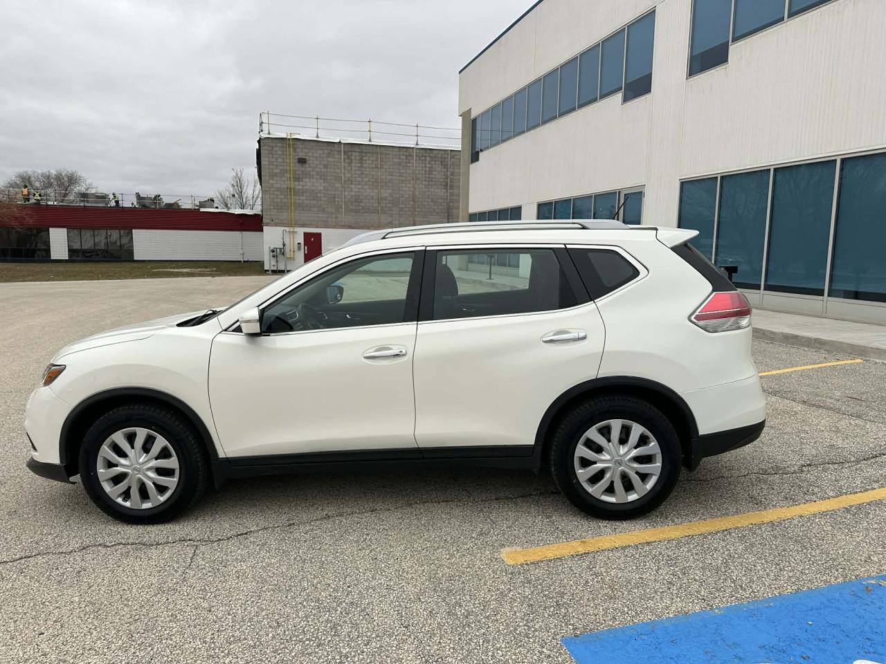 2014 Nissan Rogue S - Photo #4