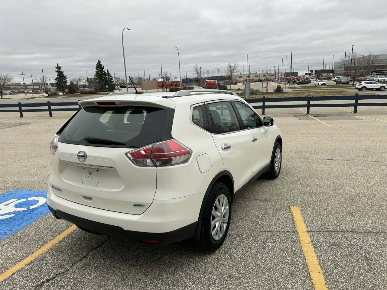 2014 Nissan Rogue S - Photo #10
