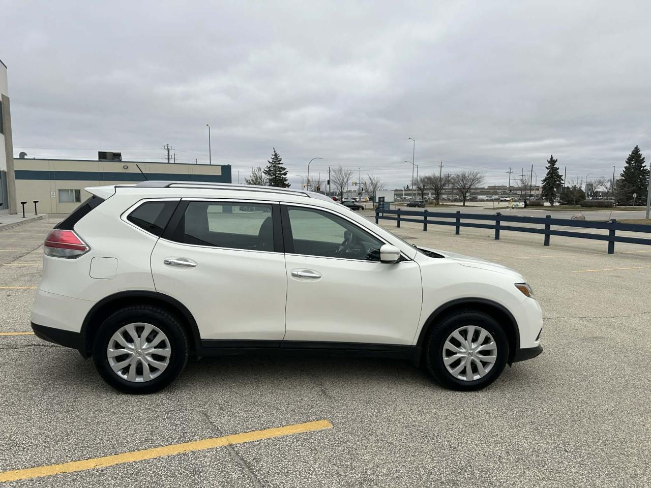 2014 Nissan Rogue S - Photo #11